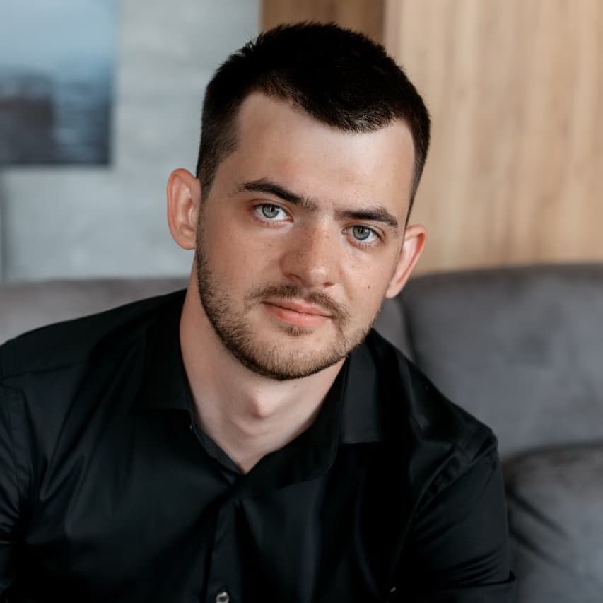 Илья Устинов