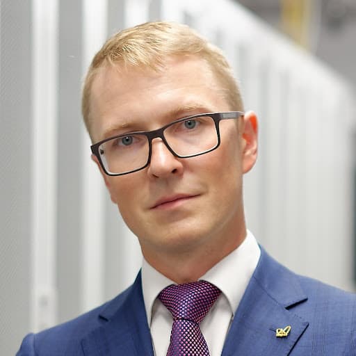 Виталий Николаев
